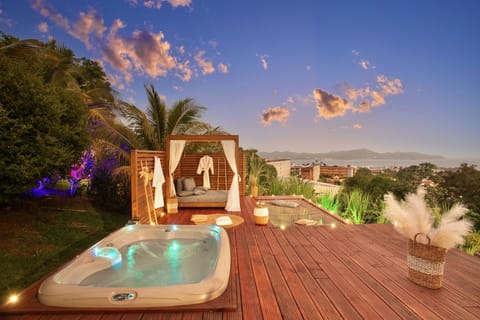 Outdoor spa tub