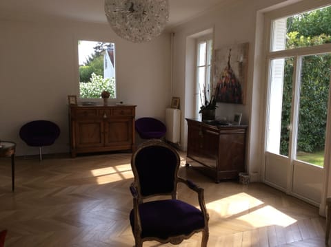 MANSARD VILLA IN VESINET House in Chatou