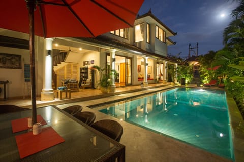 Private pool and courtyard