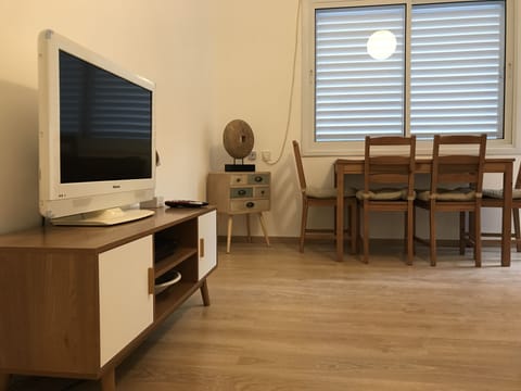 Country and stylish apartment in the middle of it all Apartment in Tel Aviv-Yafo