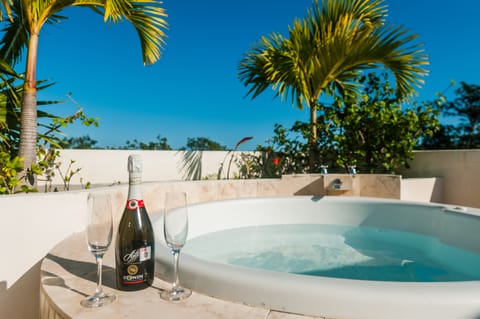 Outdoor spa tub