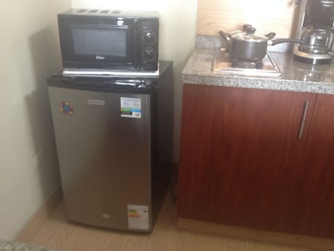 Fridge, microwave, stovetop, coffee/tea maker