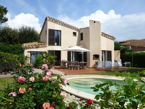 Large terrace in the best location. 