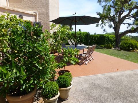 View coming in to the garden from the private parking.