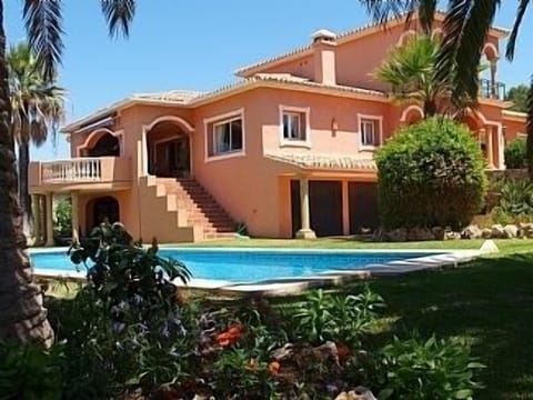 Villa garden and pool