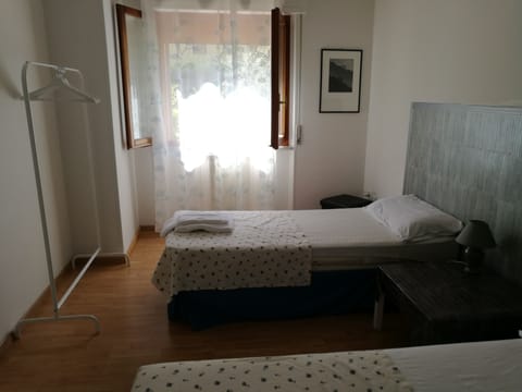 3 bedrooms, iron/ironing board, internet, bed sheets