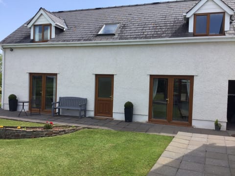 Carreg Las, a detached annexe in a peaceful location with countryside views