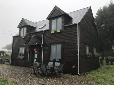 Beautifully presented gite in Vire, Gathemo