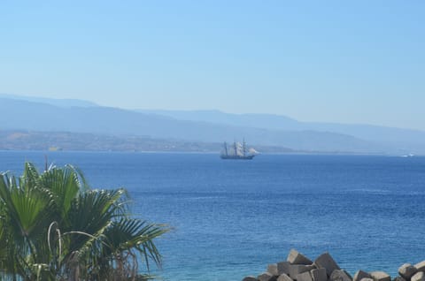 Beach nearby, sun loungers, beach towels