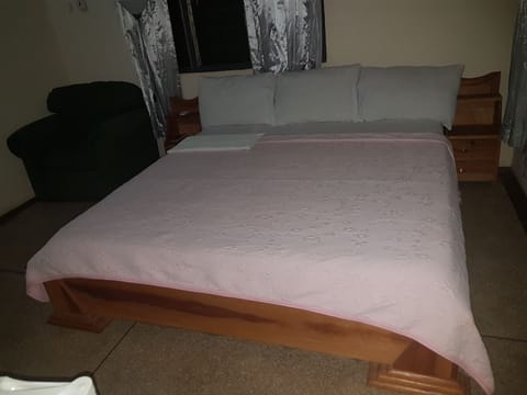 1 bedroom, iron/ironing board, internet, bed sheets