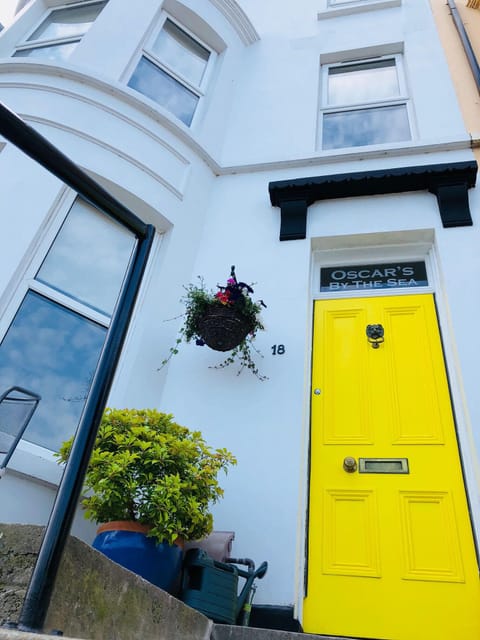 Welcome toOscar's by the Sea