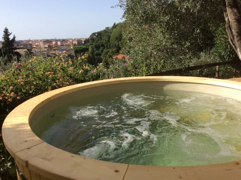 Outdoor spa tub