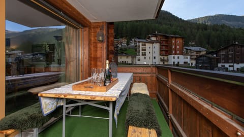 The dining table on the balcony seats 6 people