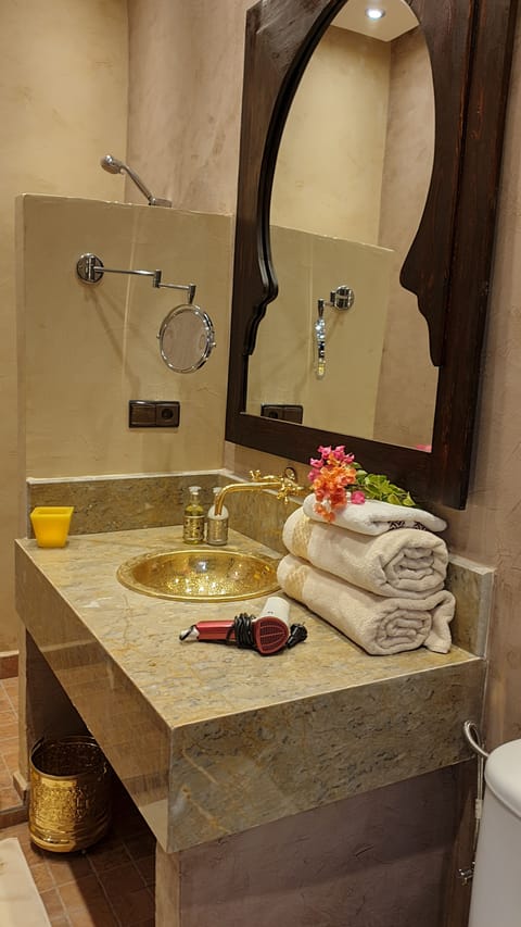 Combined shower/tub, hair dryer, towels, soap