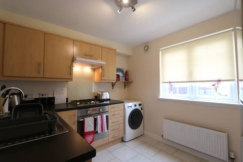 Fully equipped kitchen, with dishwasher, washer/drier, Microwave, gas hob and electric oven