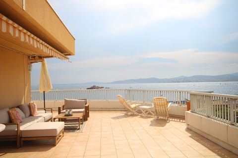 Private terrace overlooking the bay of Saint Raphael
