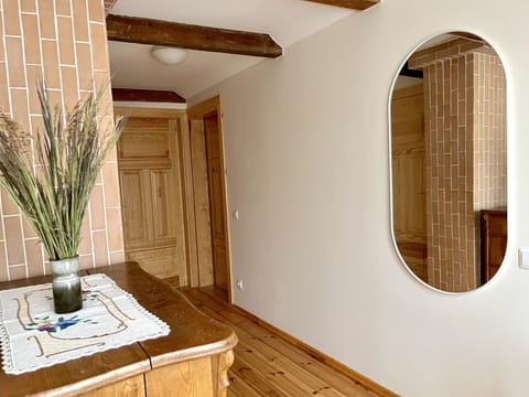 Cirridor and entrance to the rooms.