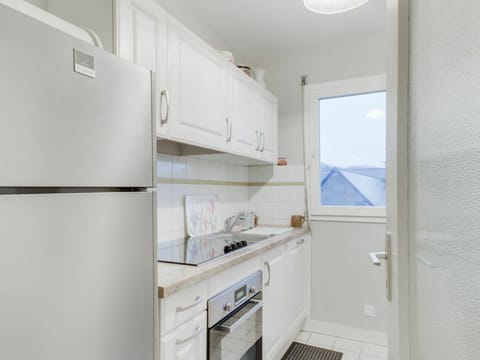 Cabinetry, Property, Building, Kitchen Appliance, Kitchen, Home Appliance, Floor, Major Appliance, Flooring, Material Property