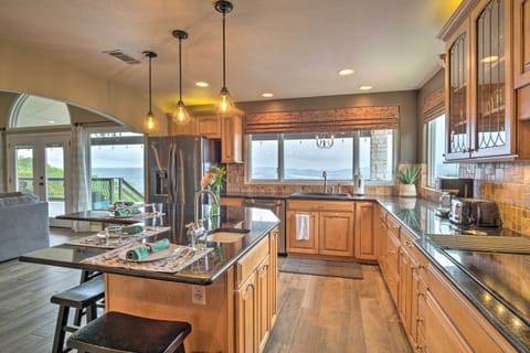 Kitchen | Toaster | Trash Bags & Paper Towels