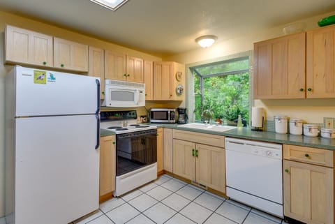 Kitchen | 1st Floor | Cooking Basics | Coffee Maker | Slow Cooker