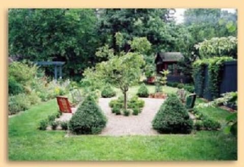 Lakeside Grove Garden