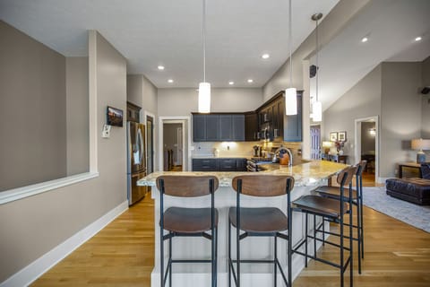 Kitchen breakfast bar