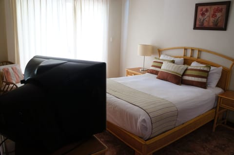 In-room safe, iron/ironing board, internet, bed sheets