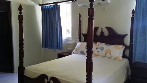 5 bedrooms, internet, bed sheets, wheelchair access