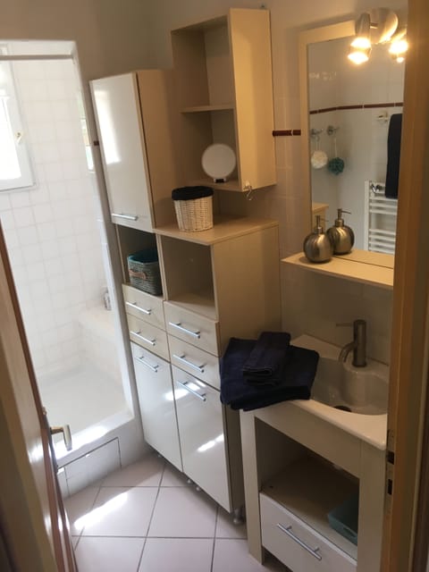 Combined shower/tub, hair dryer, towels, soap