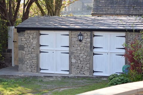 Stables with exclusive use of the lockable right hand store for guests bikes et