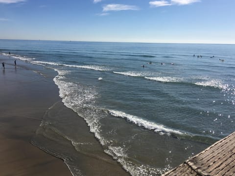 Beach nearby, sun loungers, beach towels