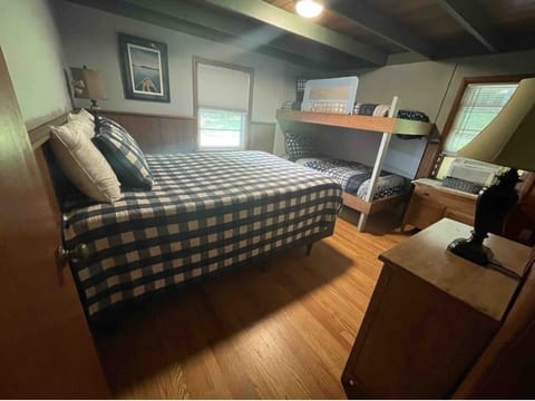 2 bedrooms, travel crib, WiFi