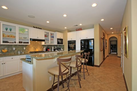 Fully equipped kitchen with counter.
