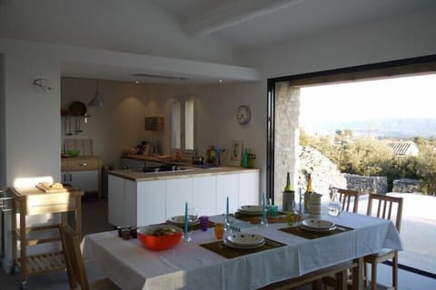 kitchen with view on terrace