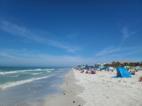 Beach nearby, sun loungers, beach towels