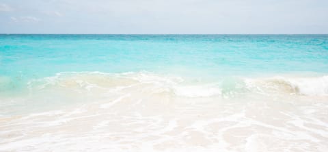 Beach nearby, sun loungers, beach towels