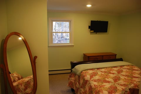 1 bedroom, hypo-allergenic bedding, iron/ironing board, WiFi