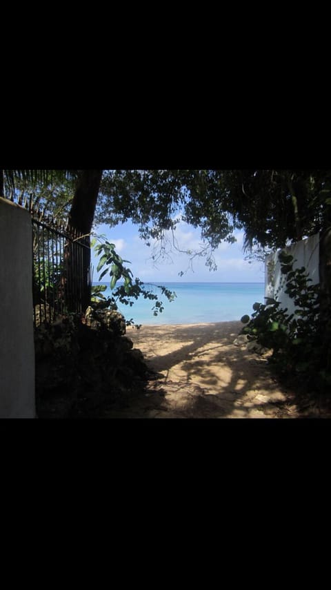 Beach nearby, sun loungers, beach towels