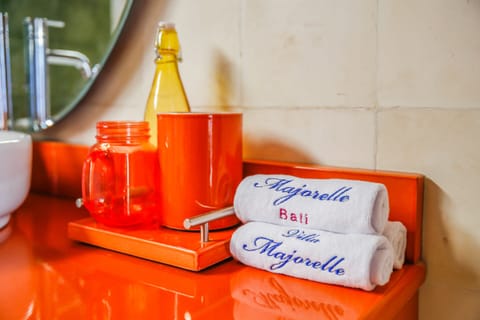 Bathroom amenities