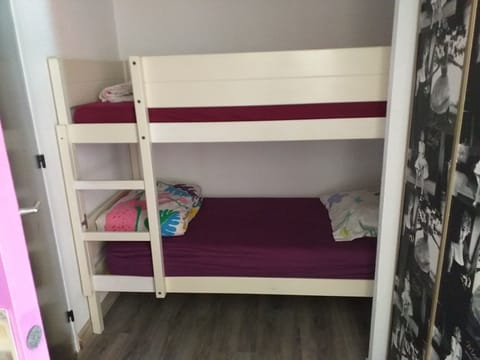 2 bedrooms, iron/ironing board, travel crib