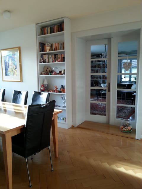Dining room with large table for 6 - 8