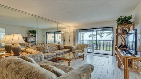 Bright and comfortable living room overlooking the  beautiful Gulf views