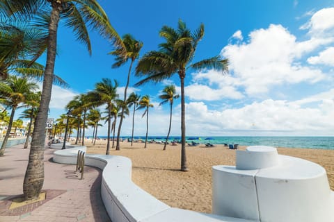 Beach nearby, sun loungers, beach towels