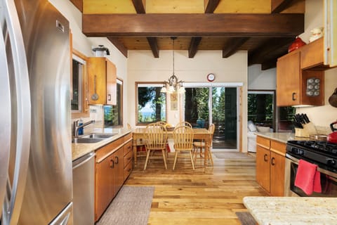 Entering the kitchen dining area from the foyer