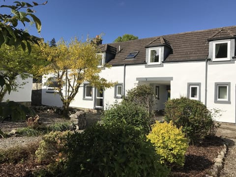 Fraser Cottage from cottage courtyard