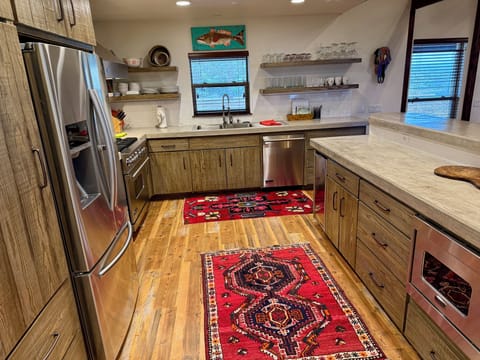 Full kitchen w/Viking appliances including range, oven, microwave & dishwasher