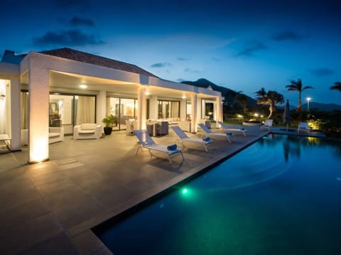 Outdoor pool, an infinity pool