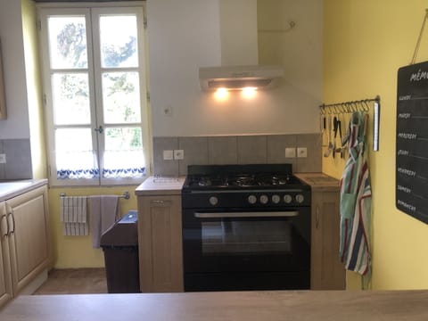 Large gas cooker, 5 burners  and large oven  