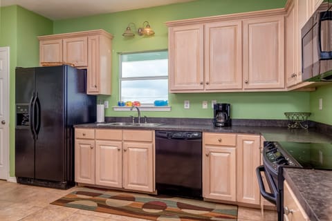 Beach Break Kitchen Dauphin Island Vacation Home