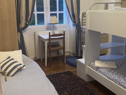 6 bedrooms, iron/ironing board, free WiFi, bed sheets